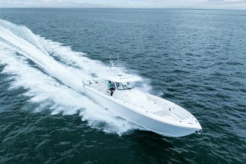 Slide: The Image of 2020 Intrepid 400 CC - Profile - 41