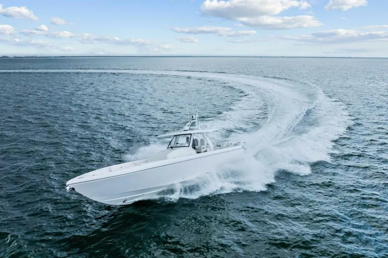 Slide: The Image of 2020 Intrepid 400 CC - Profile - 44