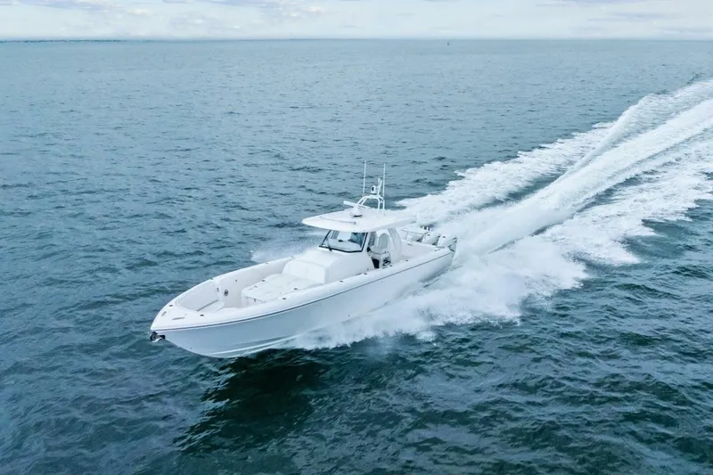 Slide: The Image of 2020 Intrepid 400 CC - Profile - 45