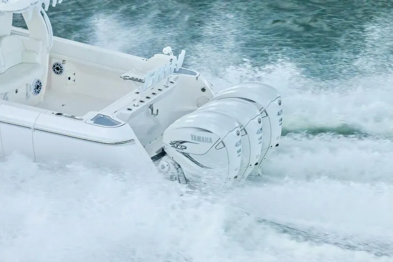 Slide: The Image of 2020 Intrepid 400 CC - Profile - 47