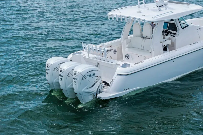 Slide: The Image of 2020 Intrepid 400 CC - Profile - 48