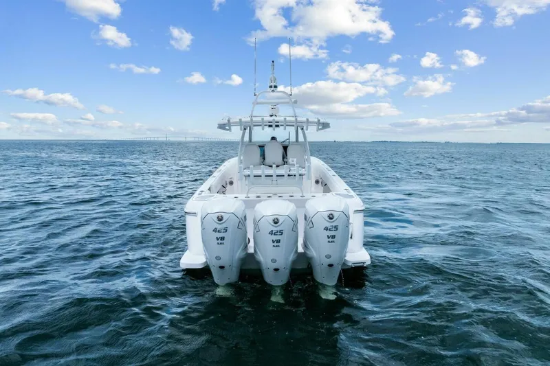 Slide: The Image of 2020 Intrepid 400 CC - Profile - 49