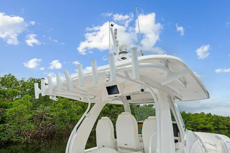 Slide: The Image of 2020 Intrepid 400 CC - Hard Top - 5