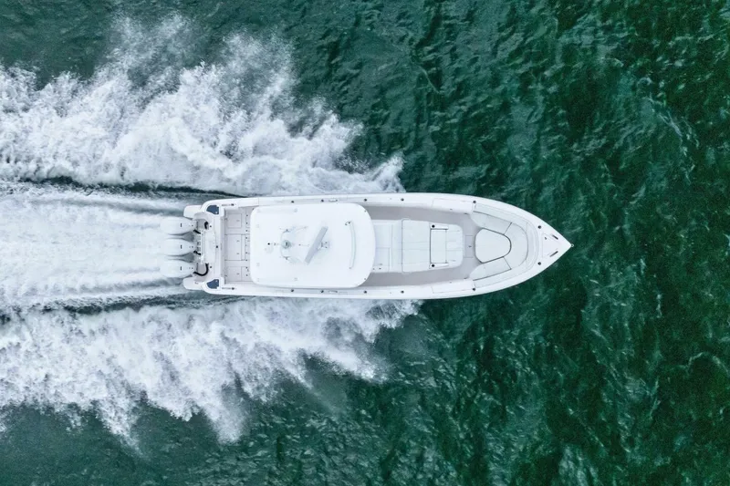 Slide: The Image of 2020 Intrepid 400 CC - Profile - 50