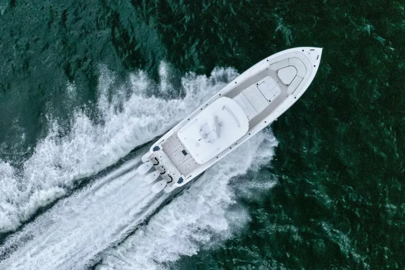 Slide: The Image of 2020 Intrepid 400 CC - Profile - 51