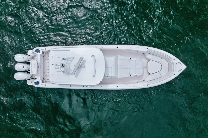 Slide: The Image of 2020 Intrepid 400 CC - Profile - 52