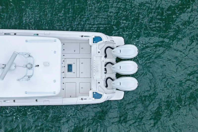 Slide: The Image of 2020 Intrepid 400 CC - Profile - 54