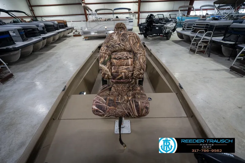 Slide: The Image of 2007 G3 1860 CCT boat with camo seat in showroom, surrounded by other boats. - 17
