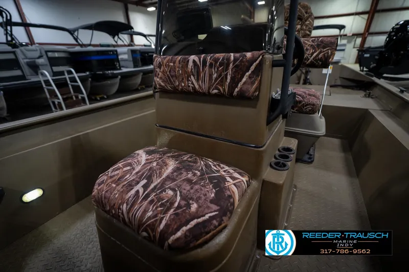 Slide: The Image of 2007 G3 1860 CCT boat interior with camouflage seats in a showroom. - 26