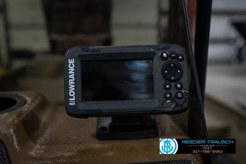 Slide: The Image of Lowrance fish finder on 2007 G3 1860 CCT boat dashboard, Reeder Trausch Marine logo visible. - 31