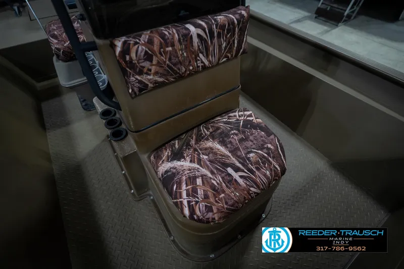 Slide: The Image of Camouflage seat in 2007 G3 1860 CCT boat by Reeder Trausch Marine. - 39