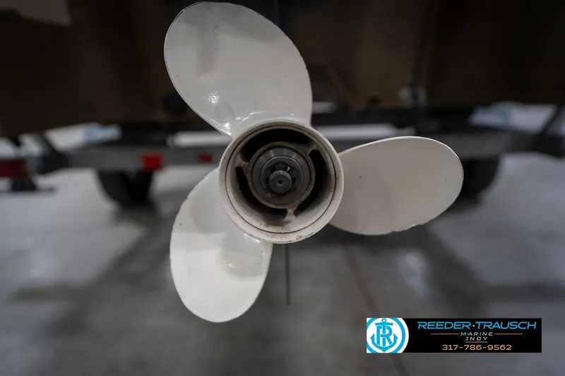 Slide: The Image of Propeller of 2007 G3 1860 CCT boat, displayed in a showroom setting. - 44