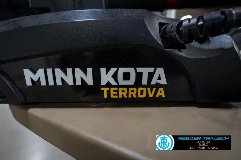 Slide: The Image of Minn Kota Terrova motor on 2007 G3 1860 CCT boat, Reeder Trausch Marine logo visible. - 46