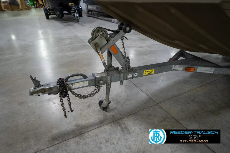 Slide: The Image of Trailer hitch of a 2007 G3 1860 CCT boat in a showroom. - 49