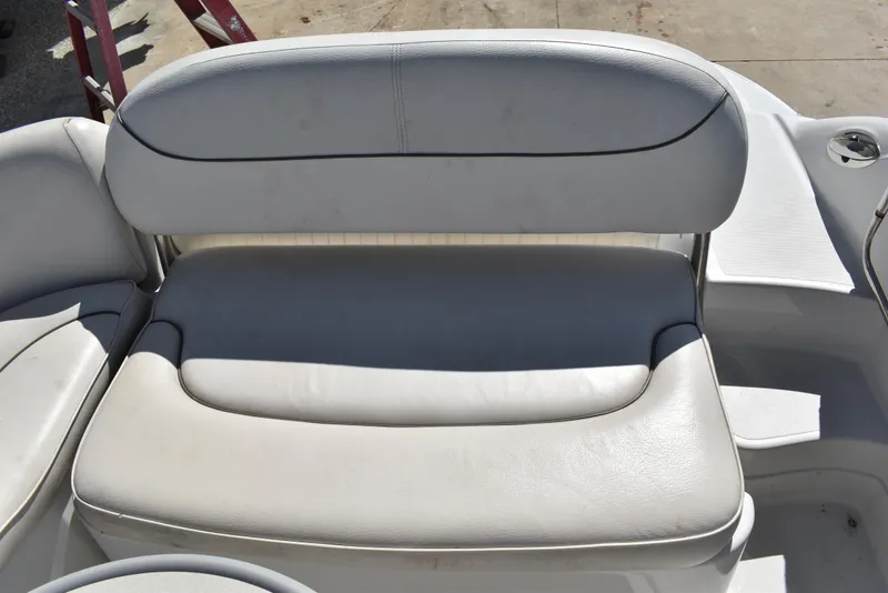 Slide: The Image of Crownline 275 CCR 2005 boat seat with white upholstery. - 12