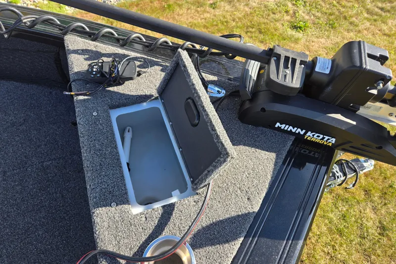 Slide: The Image of 2021 Crestliner 1850 Fish Hawk SC JS boat with Minn Kota Terrova trolling motor. - 19