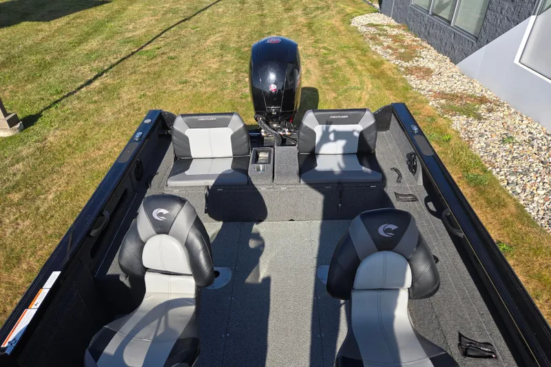 Slide: The Image of 2021 Crestliner 1850 Fish Hawk SC JS boat interior with seating and motor. - 21