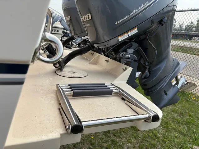 Slide: The Image of Grady-White Gulfstream 232 2017 - 15