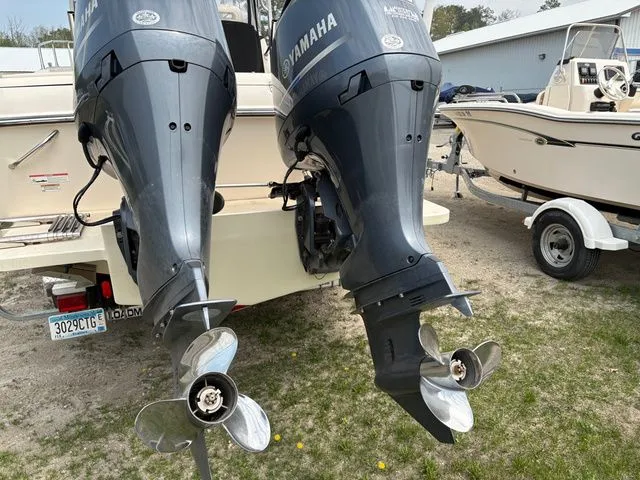 Slide: The Image of Grady-White Gulfstream 232 2017 - 16