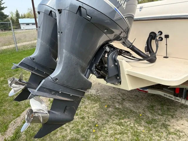 Slide: The Image of Grady-White Gulfstream 232 2017 - 17