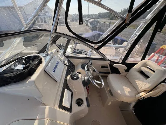 Slide: The Image of Grady-White Gulfstream 232 2017 - 28