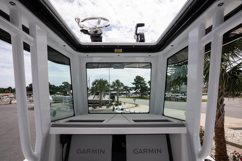 Slide: The Image of Interior view of 2026 Blackfin 262 HB boat with Garmin equipment. - 27