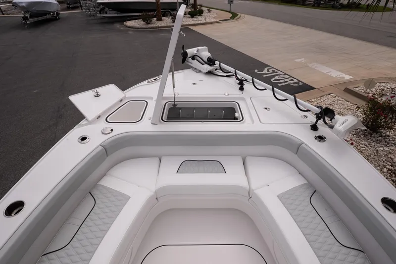 Slide: The Image of 2026 Blackfin 262 HB boat with spacious seating and modern design. - 32