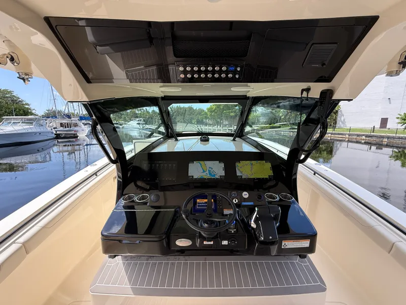 Slide: The Image of Scout 425 LXF 2026 - 2