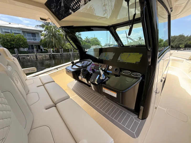 Slide: The Image of Scout 425 LXF 2026 - 5