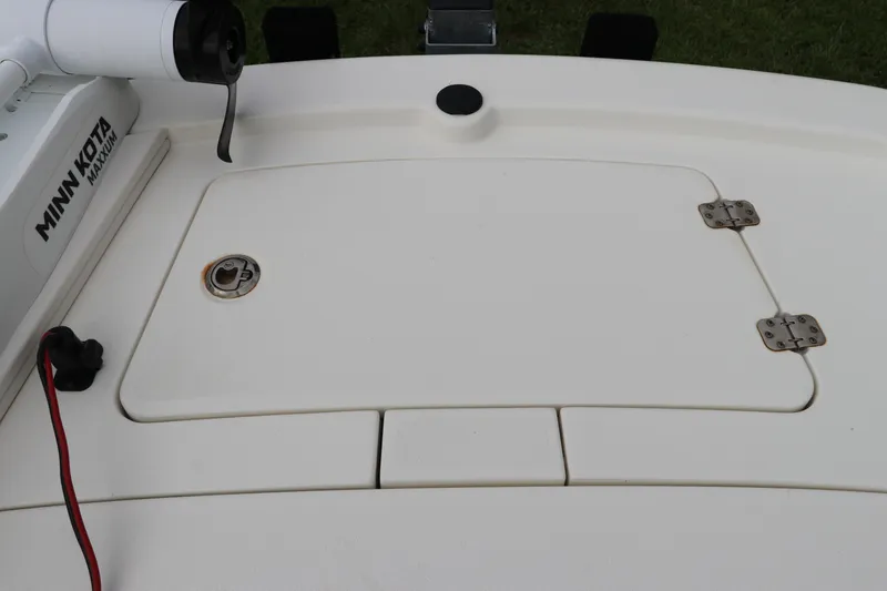 Slide: The Image of 2023 Mako Pro Skiff 13 CC boat deck with Minn Kota Maxxum trolling motor. - 17