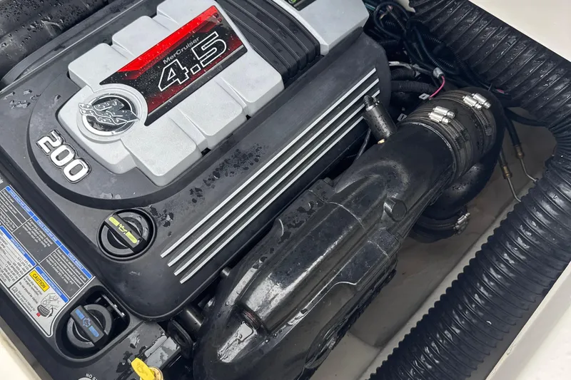 Slide: The Image of 2023 Searay SPX 210 IO engine, featuring a MerCruiser 4.5L 200 horsepower motor. - 28
