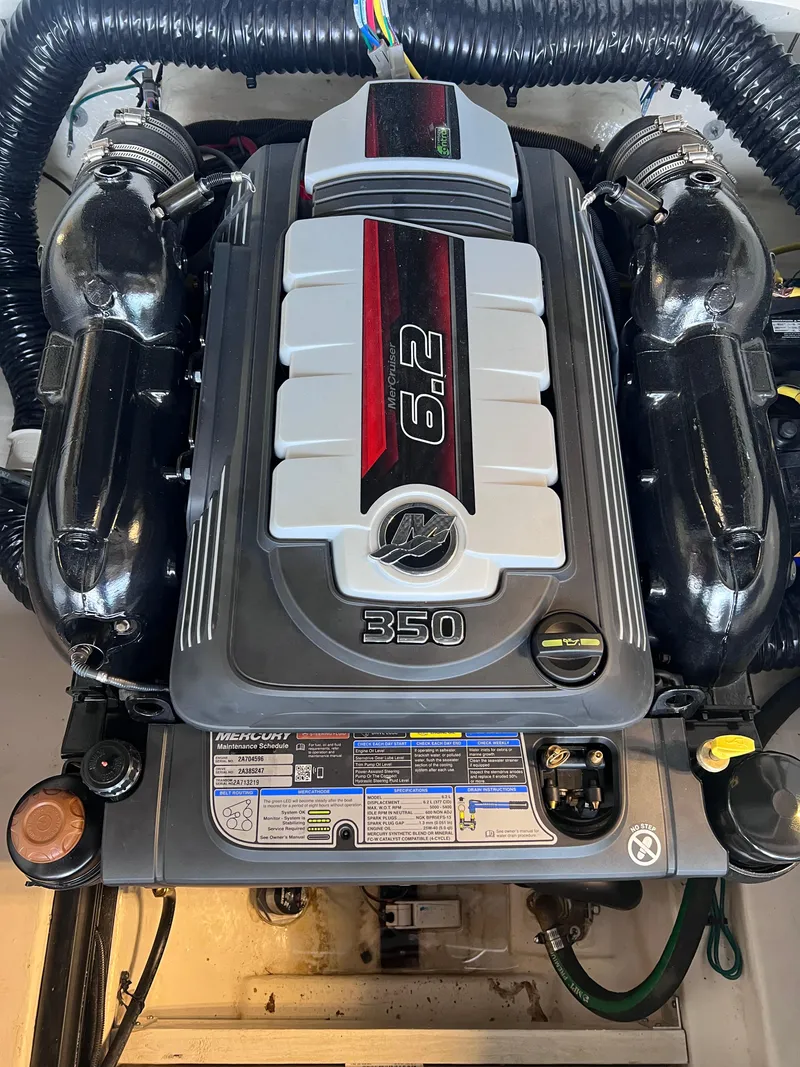 Slide: The Image of 2022 Chaparral 267 SSX boat engine, 6.2L 350 HP. - 36