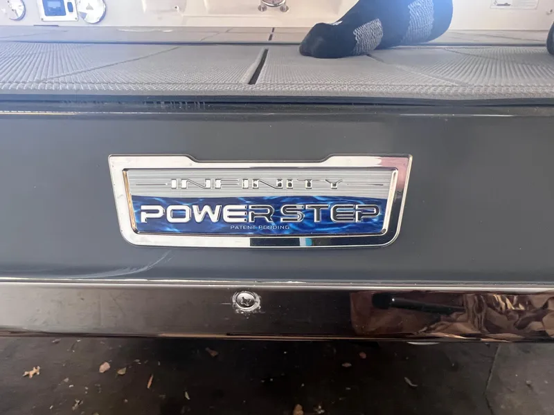 Slide: The Image of 2022 Chaparral 267 SSX boat with Infinity Power Step feature. - 46