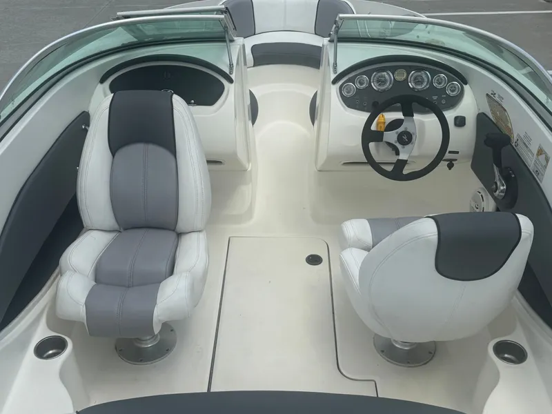 Slide: The Image of Sea Ray 185 Sport 2011 - 13