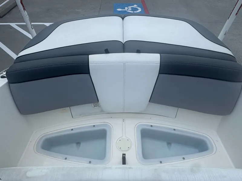 Slide: The Image of Sea Ray 185 Sport 2011 - 23