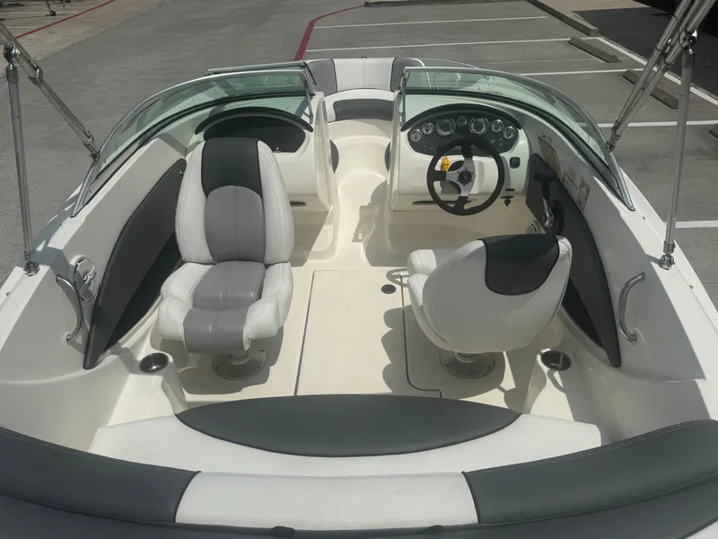 Slide: The Image of Sea Ray 185 Sport 2011 - 3