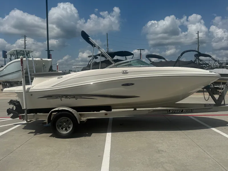 Slide: The Image of Sea Ray 185 Sport 2011 - 8