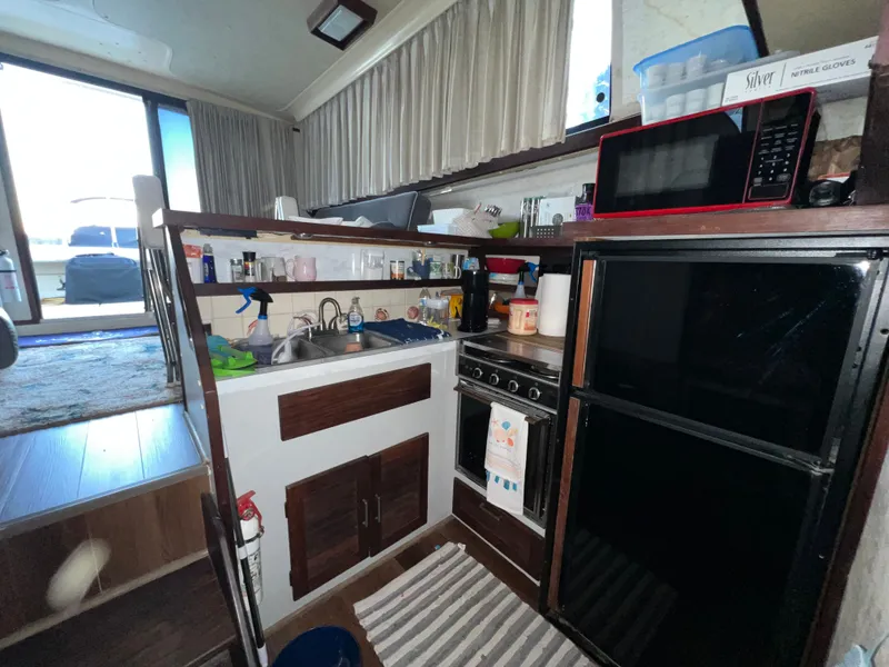 Slide: The Image of Silverton 37 Convertible 1981 - 17