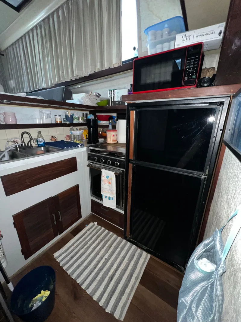 Slide: The Image of Silverton 37 Convertible 1981 - 18