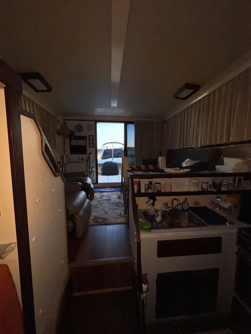 Slide: The Image of Silverton 37 Convertible 1981 - 29