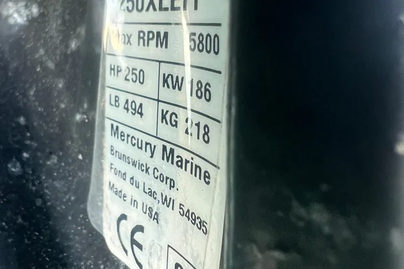 Slide: The Image of Label on Mercury Marine engine, 250 HP, 1999 Wellcraft 302 Scarab Sport. - 33