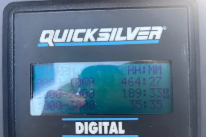 Slide: The Image of Quicksilver digital display showing RPM and hours for Wellcraft 302 Scarab Sport, 1999 model. - 37