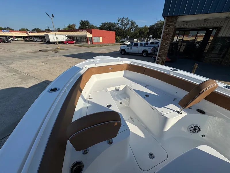 Slide: The Image of Sea Hunt Ultra 255 2026 - 12