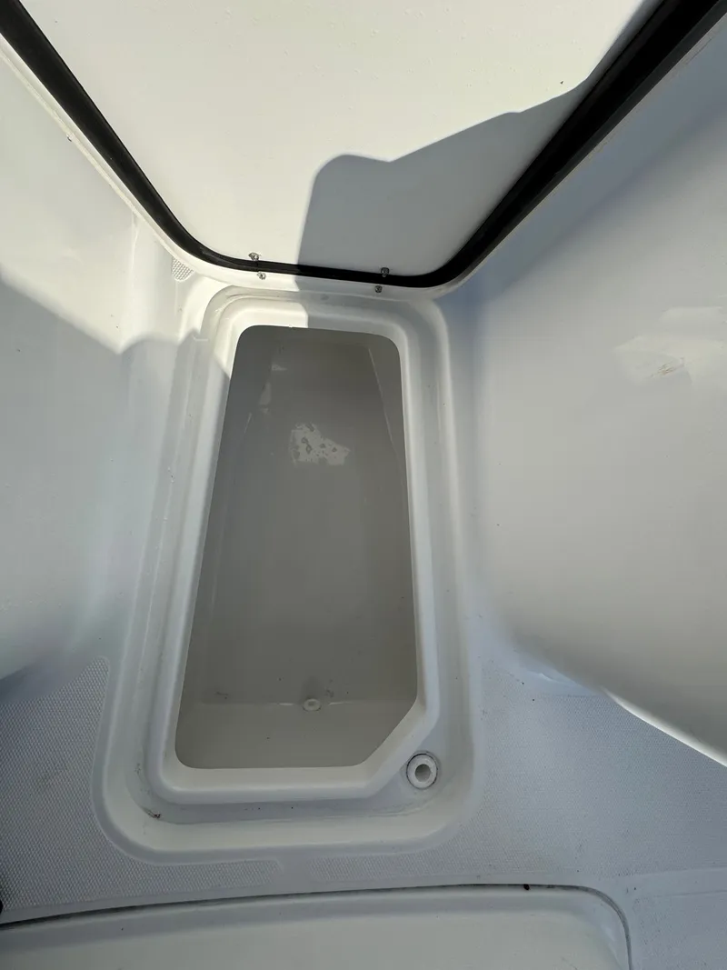 Slide: The Image of Sea Hunt Ultra 255 2026 - 19