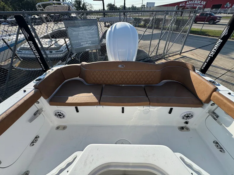 Slide: The Image of Sea Hunt Ultra 255 2026 - 21