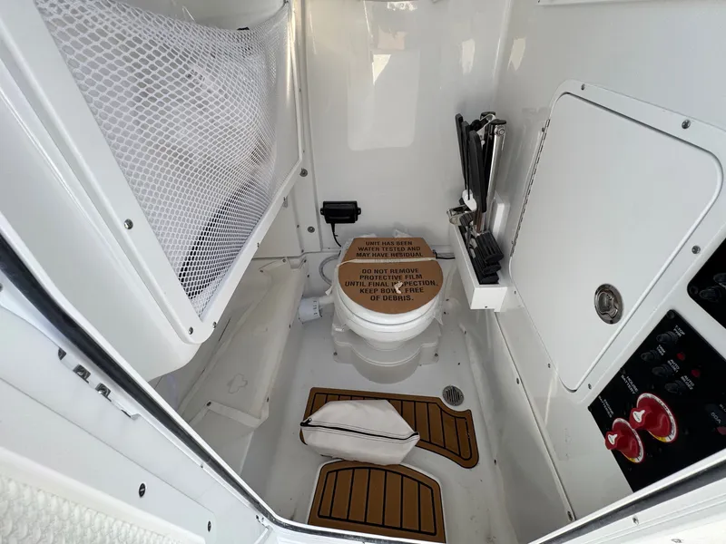 Slide: The Image of Sea Hunt Ultra 255 2026 - 22