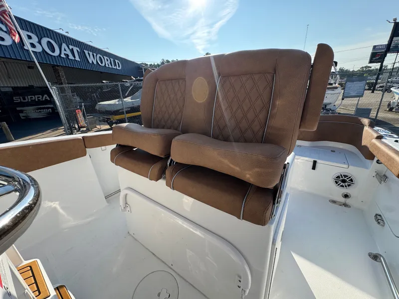 Slide: The Image of Sea Hunt Ultra 255 2026 - 23