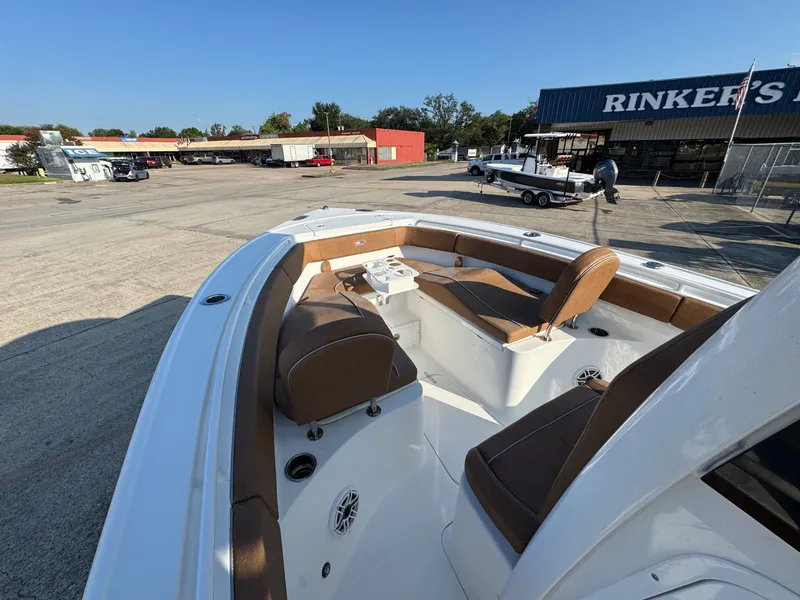 Slide: The Image of Sea Hunt Ultra 255 2026 - 9