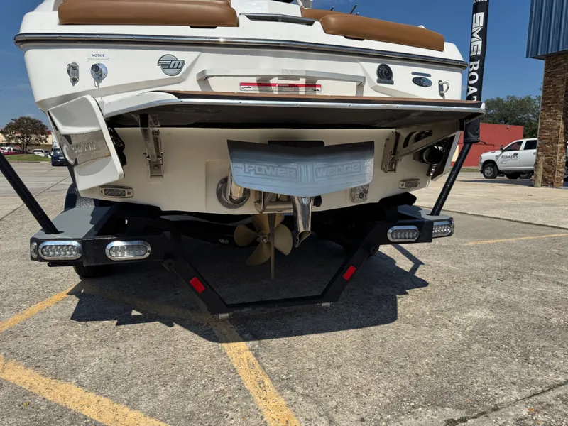 Slide: The Image of Malibu Wakesetter 22 LSV 2022 - 14