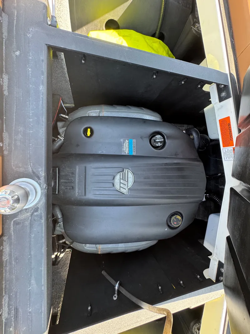 Slide: The Image of Malibu Wakesetter 22 LSV 2022 - 15